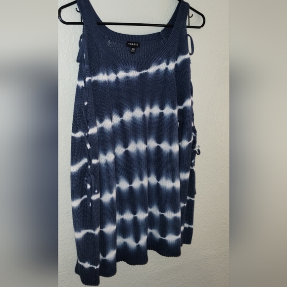 TORRID COLD-SHOULDER LACE-UP SLEEVE SWEATER, SIZE 00 ~ EXCELLENT CONDITION - Picture 4 of 16